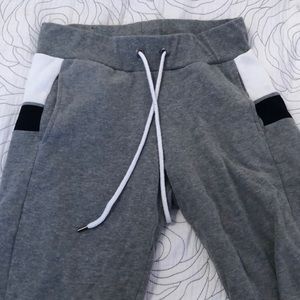Grey joggings